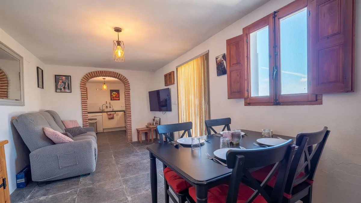 e2651496-f84b-4d63-bf99-6136310d25d8