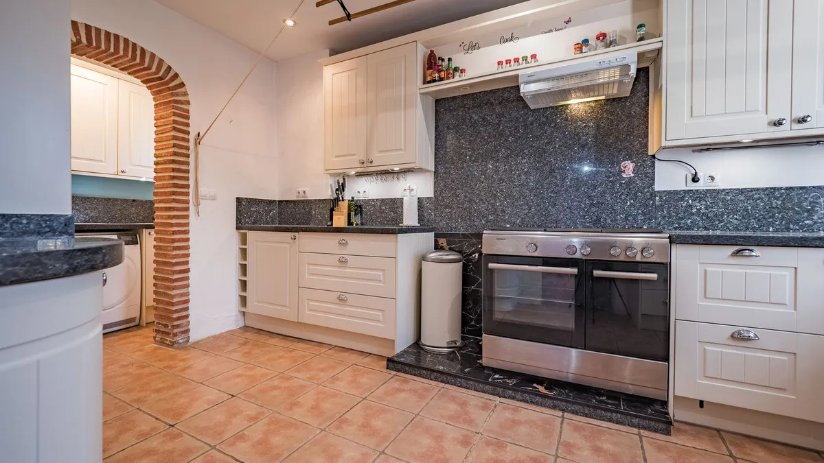 e9379269-86ad-4f4e-9cc5-631fede40ee4