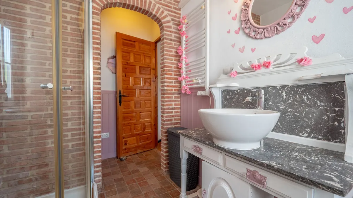 fb5dd51d-3638-4716-a959-ec63c2190069