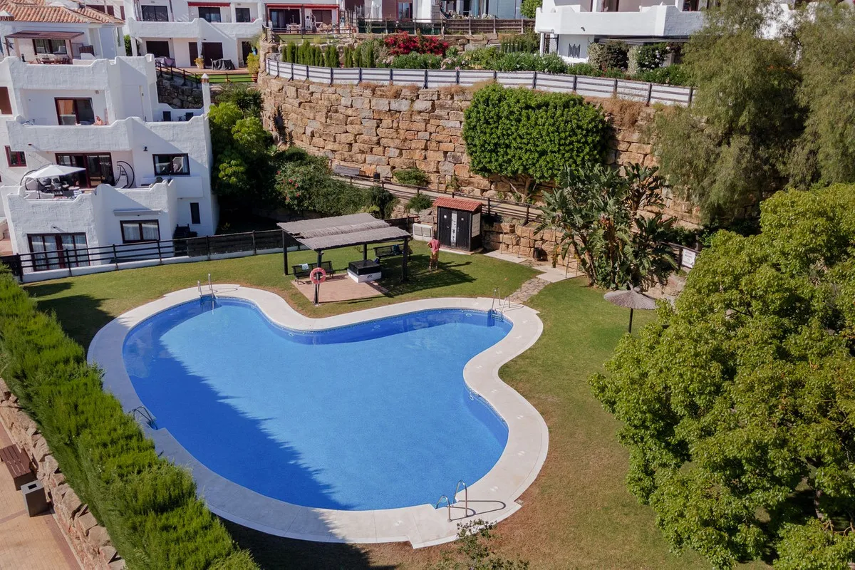 01fe39d2-634a-42a0-a1b3-f5c9f9116775