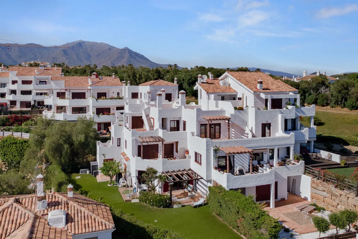 c7c57ea8-cb53-4203-842f-83eef096a360