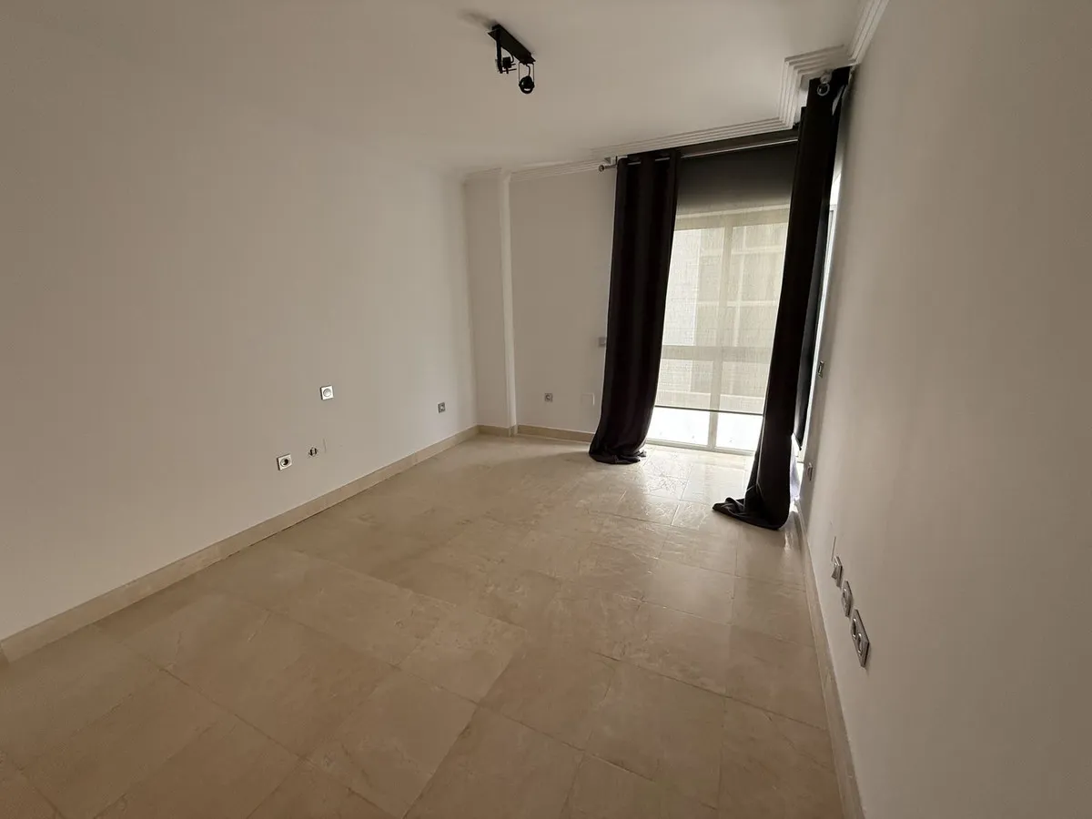 e1c32548-eddc-4143-ae8c-5f397effd6d1