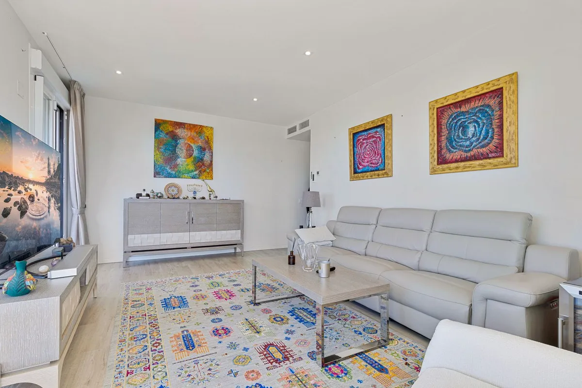 fc7ae7b1-9704-425f-9d48-4220beccb14b