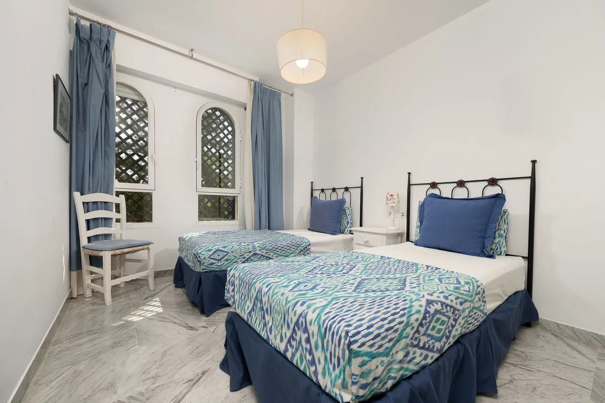 dbe05e74-476a-41ec-b2fe-c20b60623232