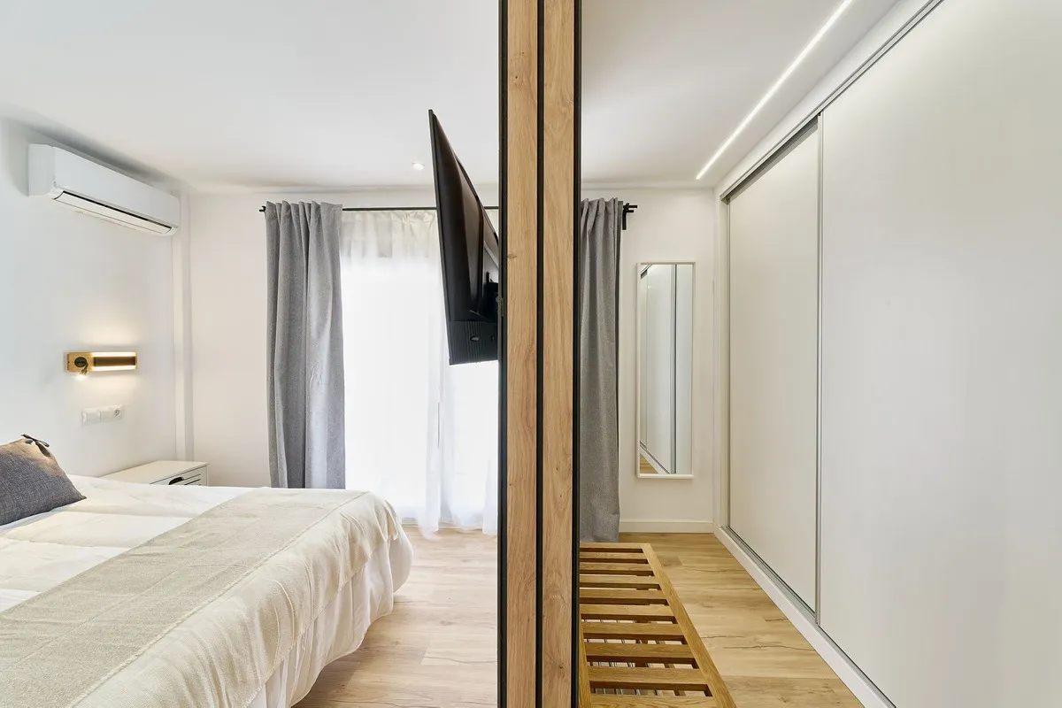 16ae8779-99c4-4830-a701-b2fe3afbff6f