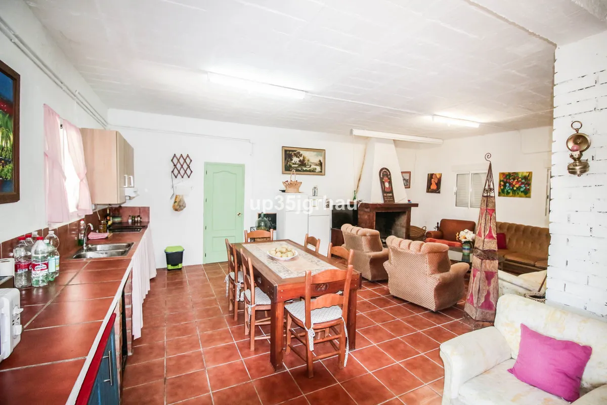 8a495469-694c-4100-b9bf-e51e5f16f3a9