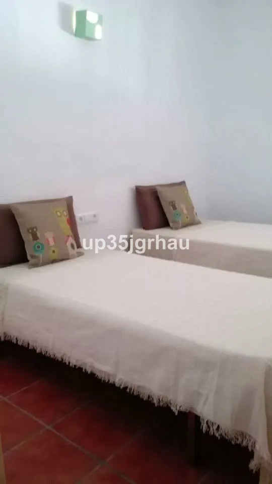 d43d9b60-f4e9-4a2d-8c6d-e35a22169d49