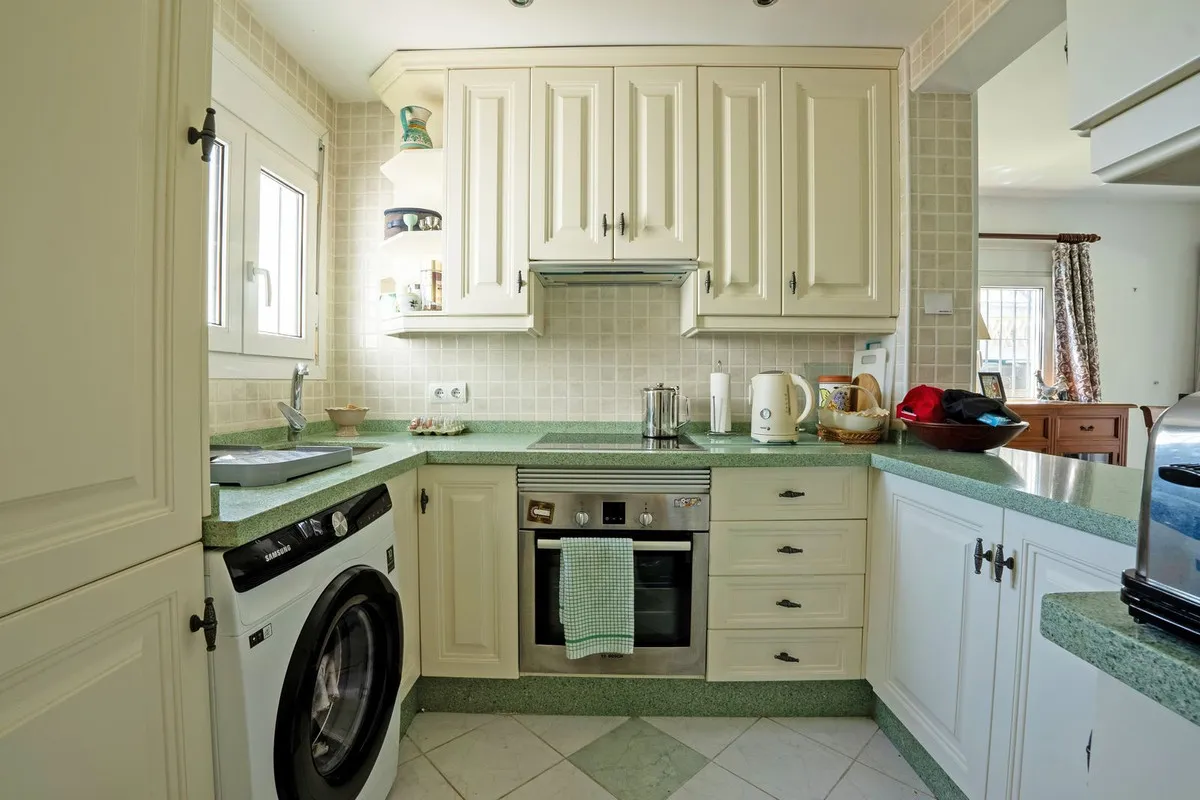 e2cf2c26-a2e7-4818-a5f0-8581dea30129