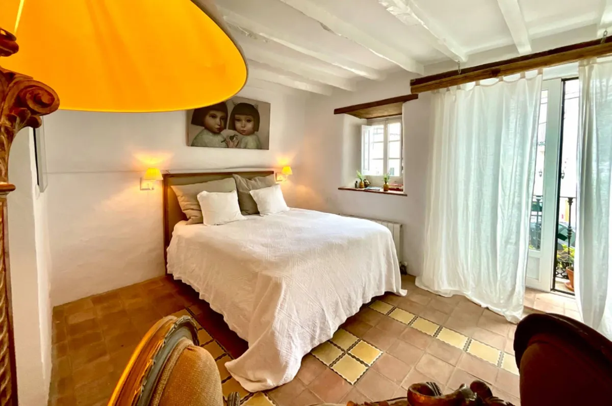 1a8fda7c-912c-4e0c-bca6-a878de1bcbd2