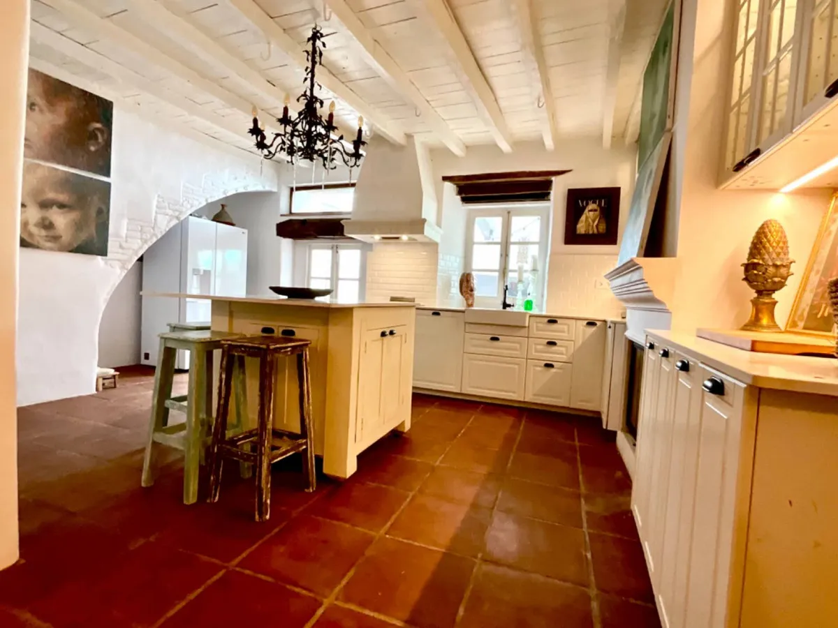 6adc903c-2624-49fd-8f24-c16748232763