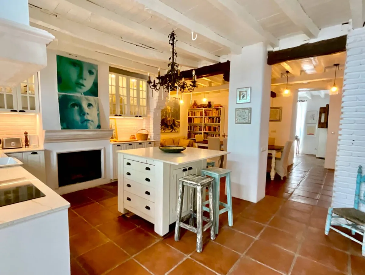 eaecebb0-83bd-4a0b-813b-524d9b520af2