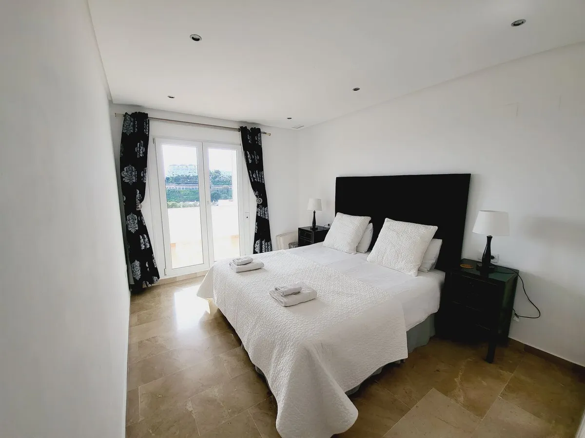 a14e3086-fd4e-4d93-8049-c975258b16c2