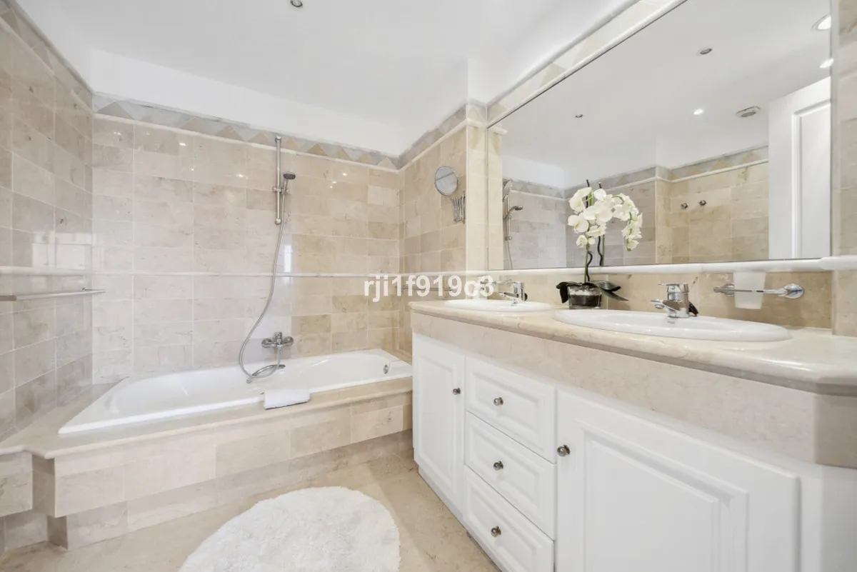 9d5ca4b3-0279-4cb5-9c5a-08e128c6facb