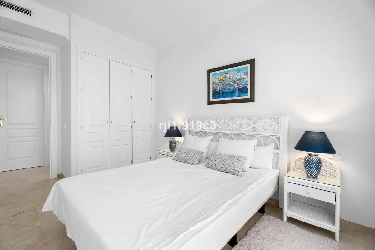 c4bf692e-1982-4afa-995f-186f3b9af118