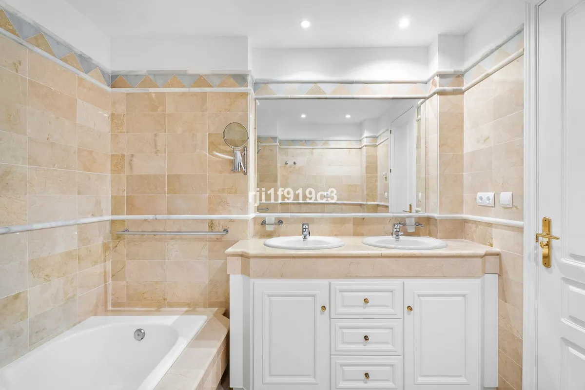 ee760bc4-bee0-41bb-90ae-2be8b516c25c