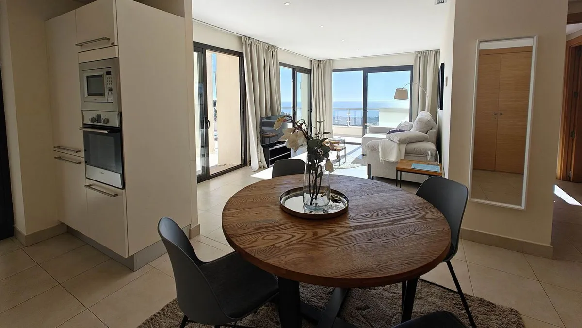 e9f982f7-0233-4fa8-87fc-6372e6546e31