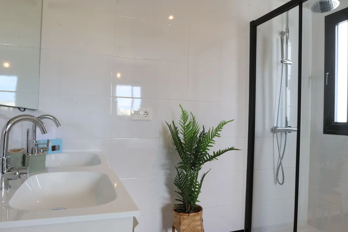 c056819d-5b7d-4ff9-9d25-d1a053f485b9