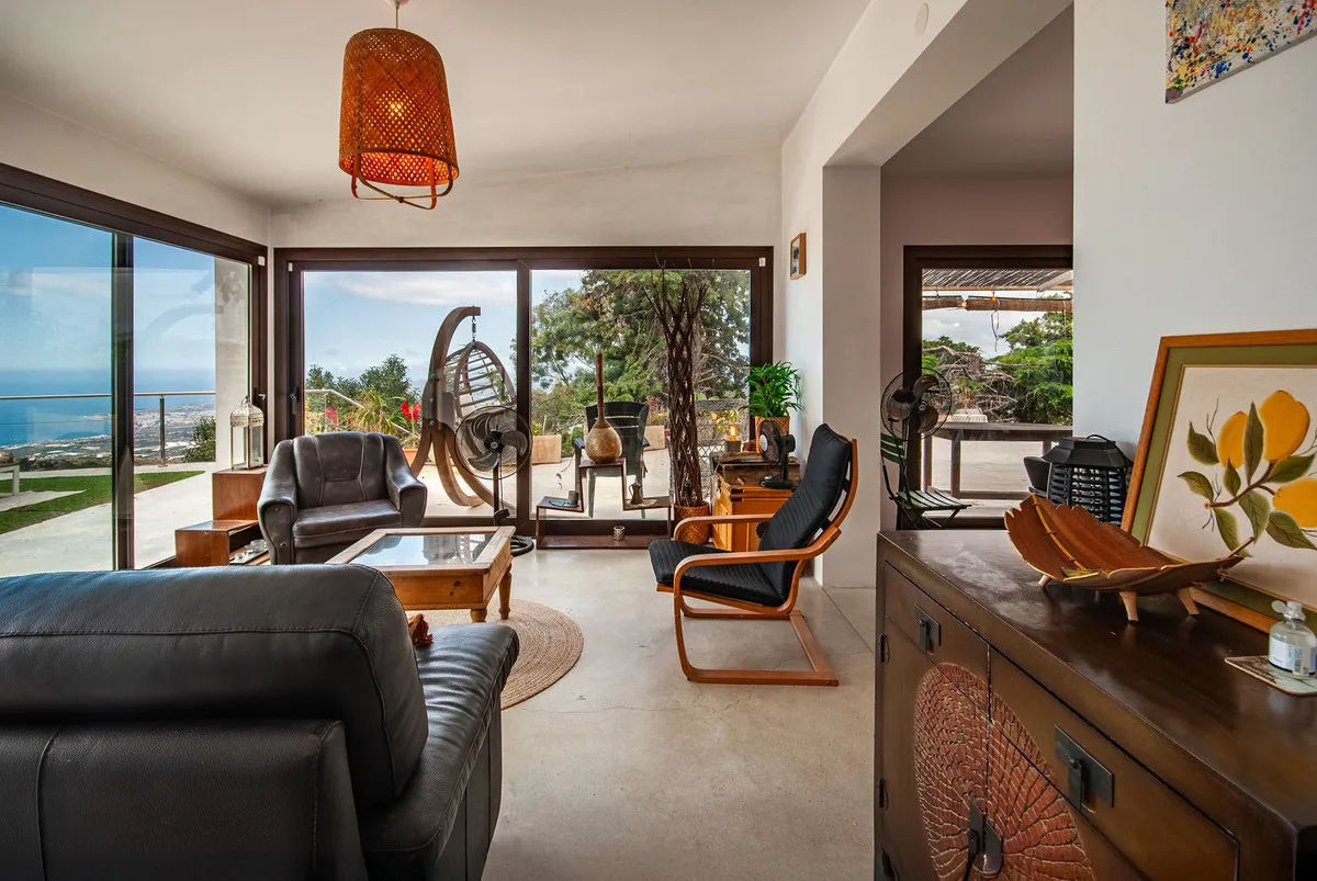 f98a0f9b-361d-4dbb-a8af-39a53743a567