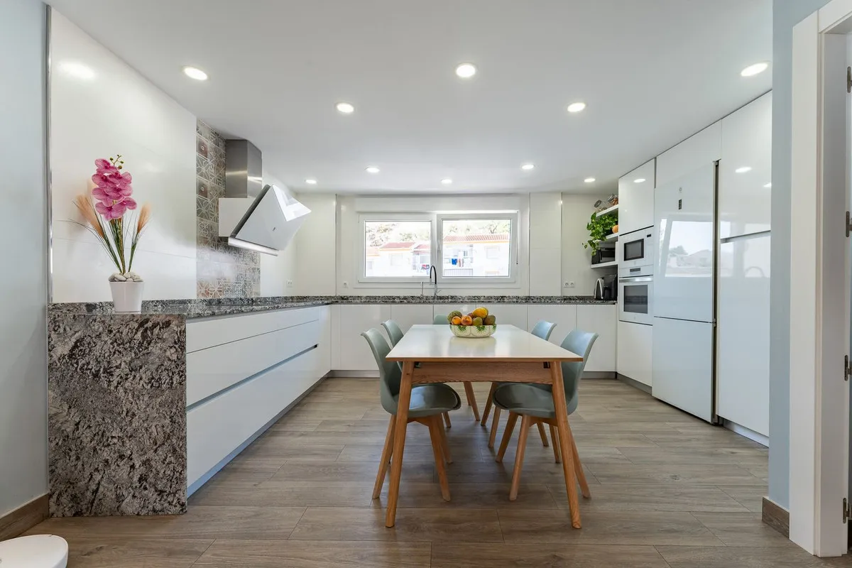 7b9a7719-3ed1-4cec-a73b-bb66b811df0d