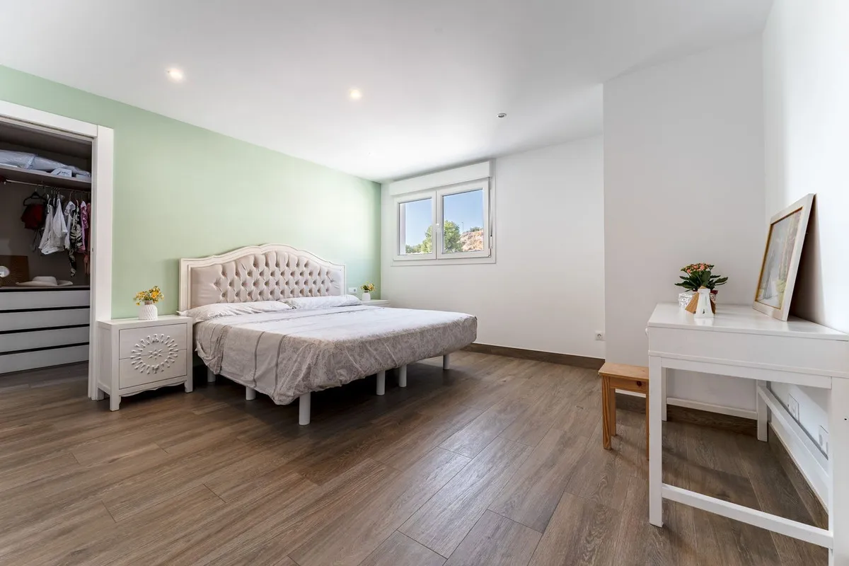 e7dc74c9-8e46-43cb-94cb-d57566d53bb0