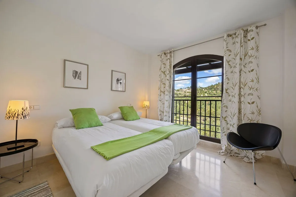 32578f04-e3a4-41a7-bf8f-8161e383e7eb