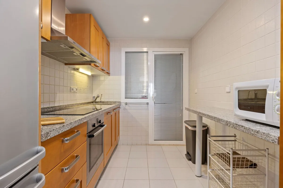 7c703bfd-25f3-443a-bb12-c409e3d21d00