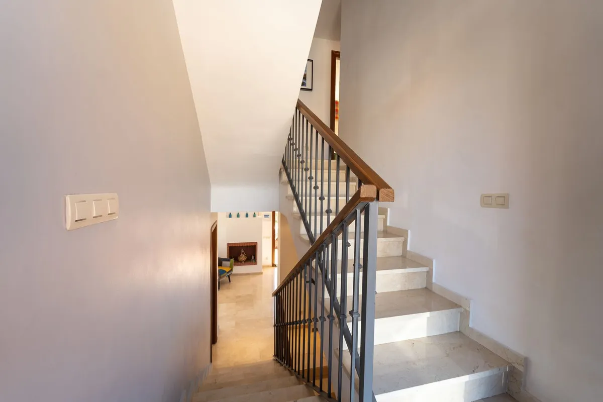 9dac6a17-2482-4bda-a06e-85b5090fa894