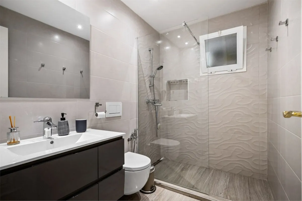 66fc4c3b-2761-4416-a248-9e45588931d8