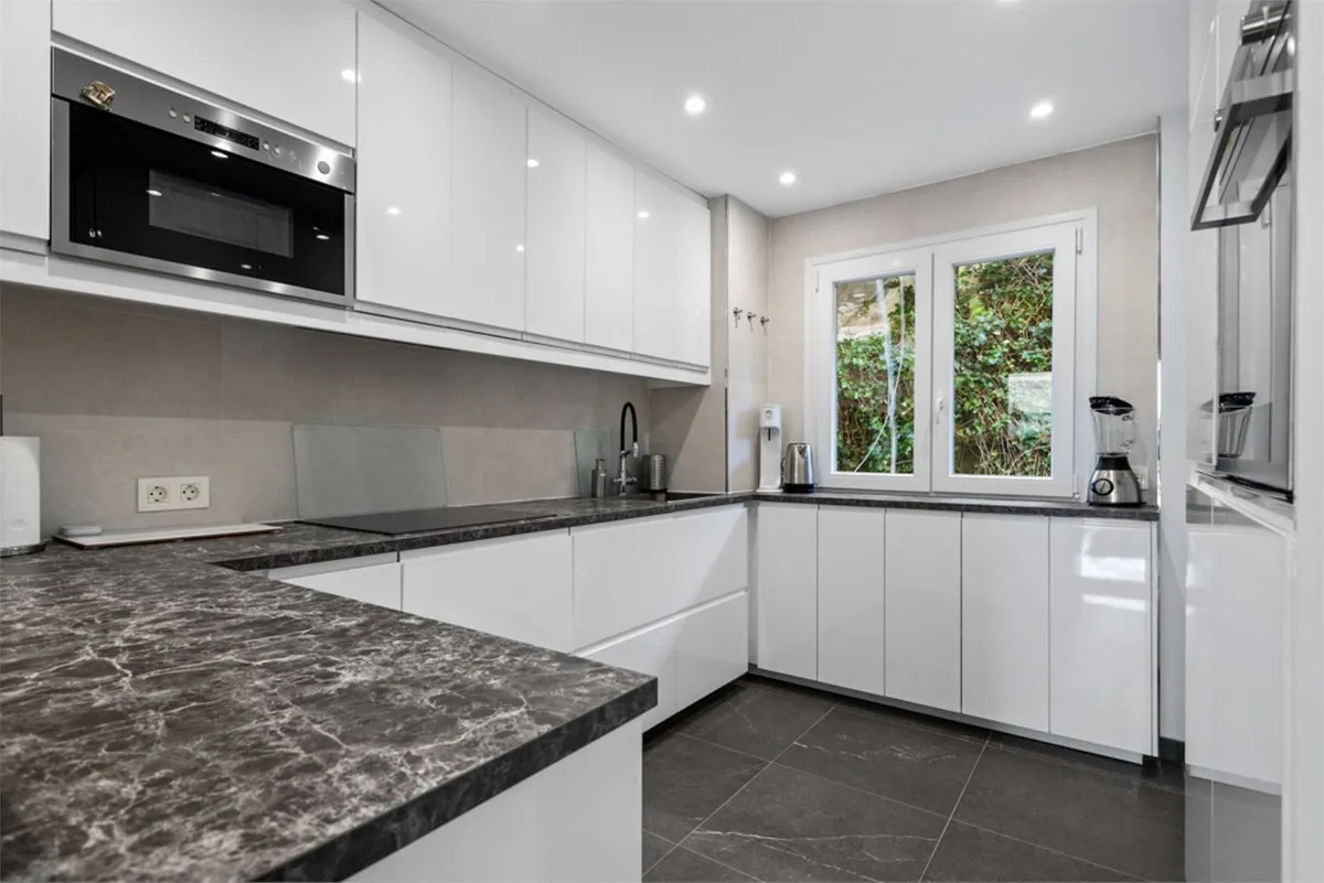 c2dc7d00-4d00-4ad4-90b9-04536fec2731