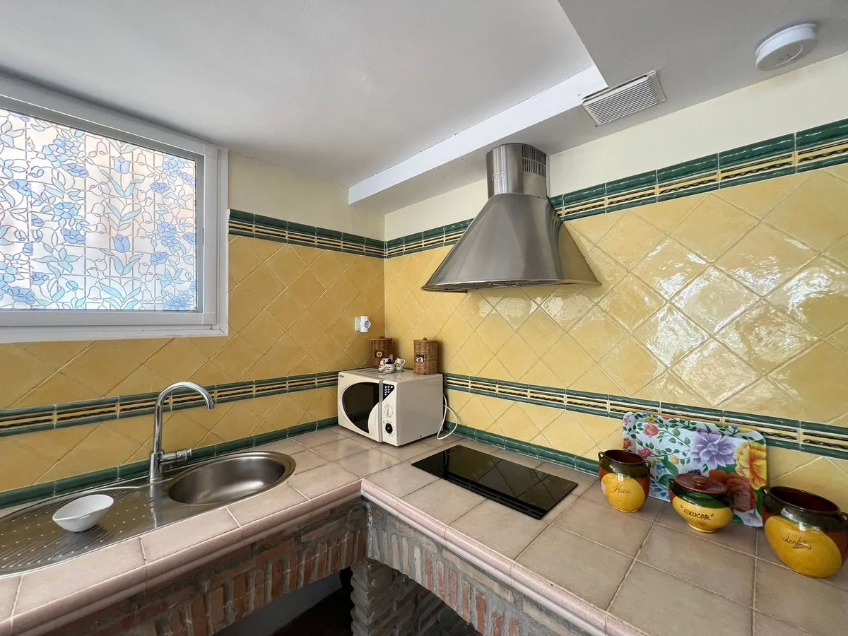 023f8cb0-0e6a-49ce-b060-6bff01efdc27