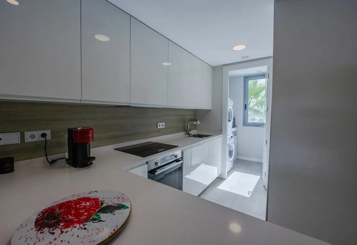 f7b78076-6359-42c0-b5c2-239fa85b5c21