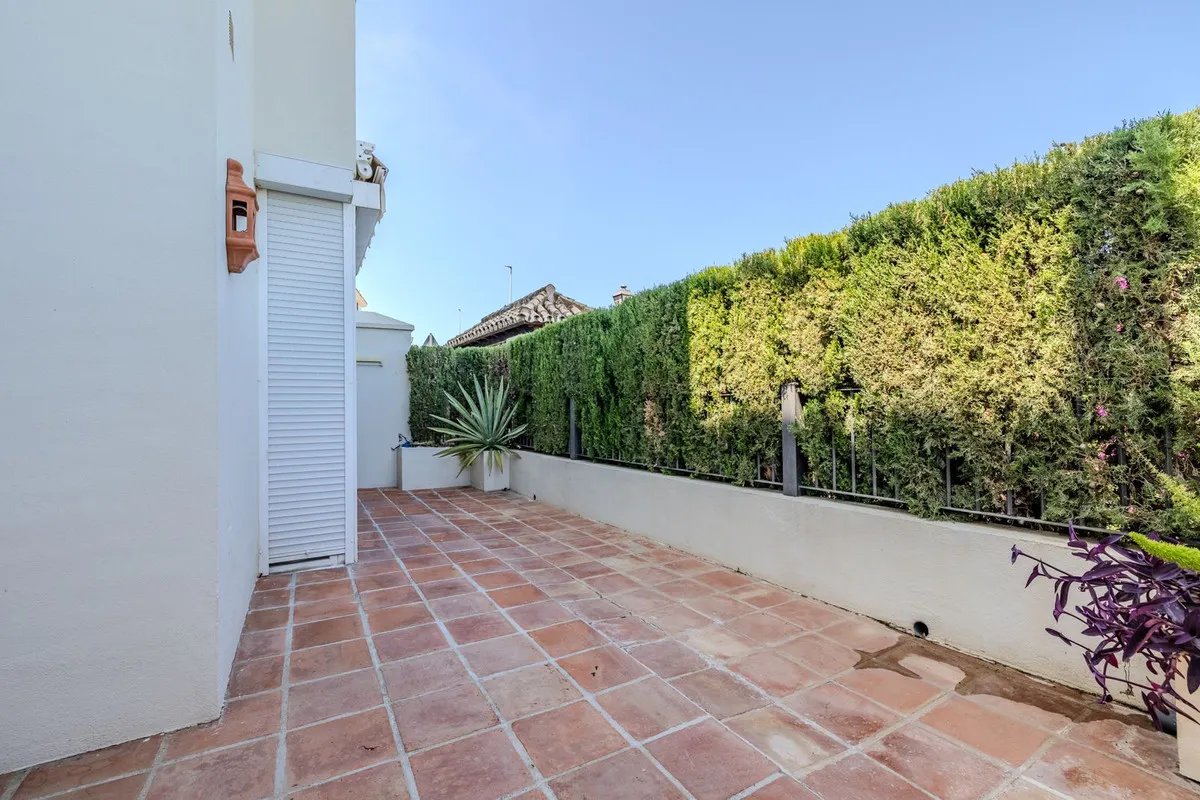 1c44d489-990e-4094-9a3f-5662a31b8e0e