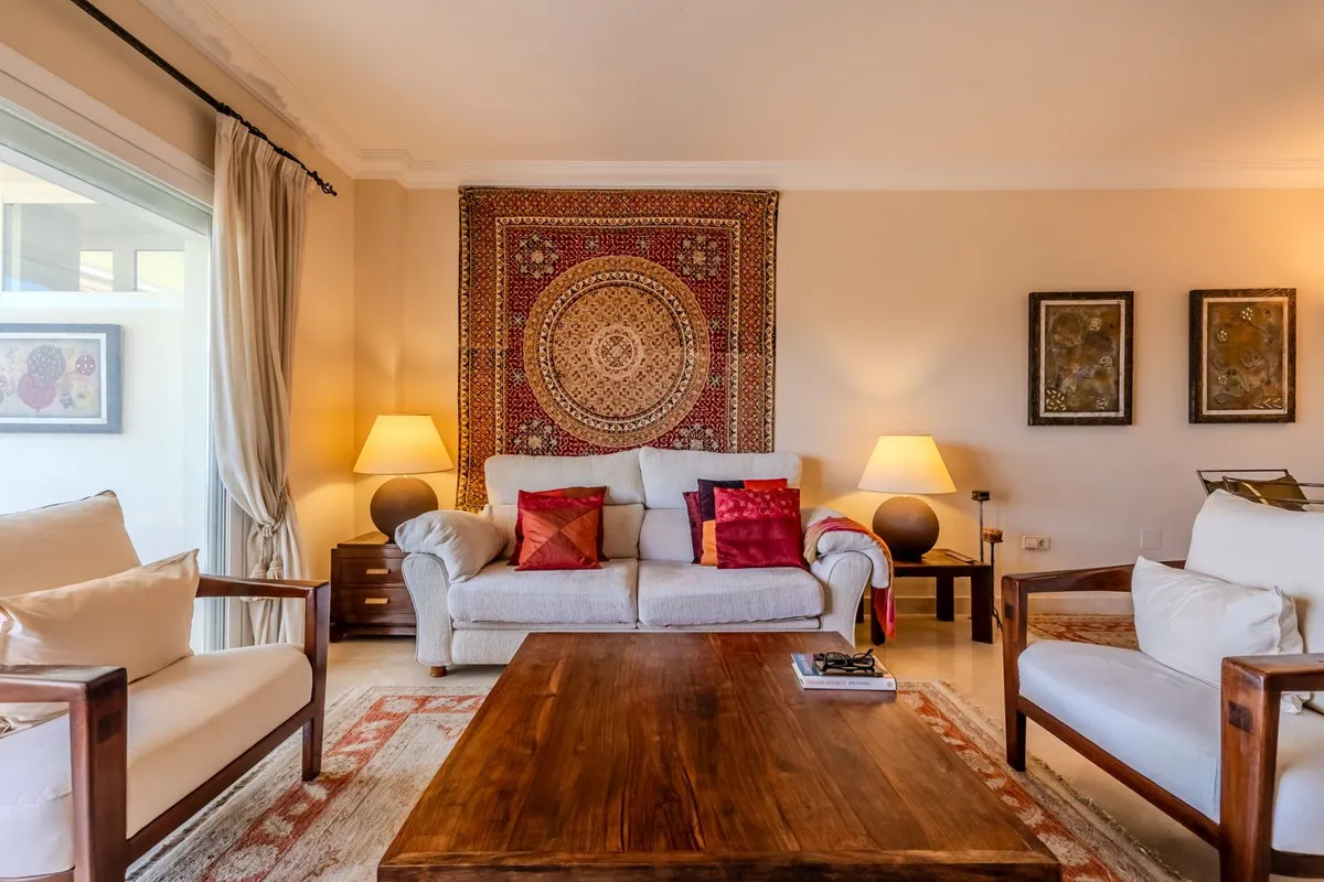 e8558fa8-8fdd-4bb7-a2b2-8c6660107a4e