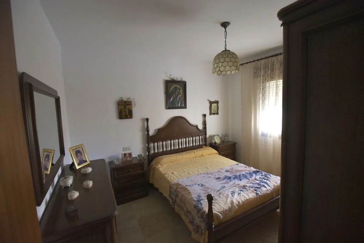 9b3a3704-f65c-4cfd-b07e-00e419a2e18d