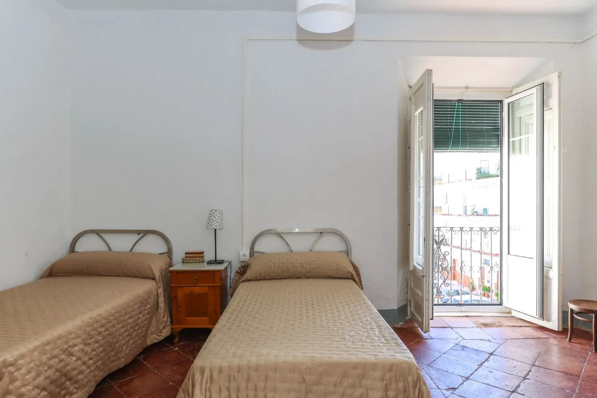 ff803e9b-c550-46f9-8e42-74e184602544