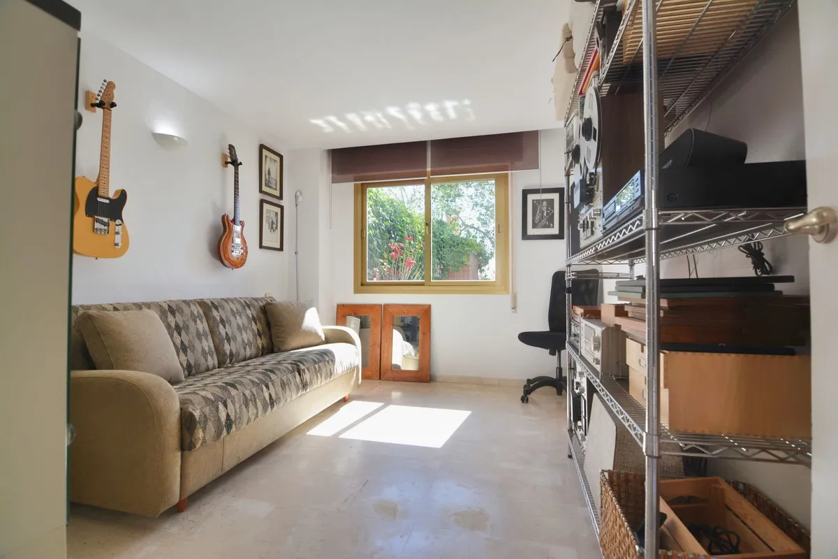 21028beb-6a31-4c0d-a02e-d6b4d2c23186