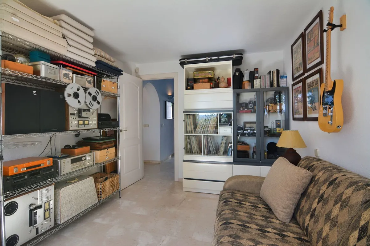 8c9fd4f3-0ca6-47e5-a875-83de9a2e8a94