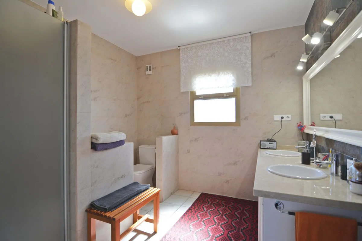 a81e56a3-e861-4e3a-8504-fe523cc2304f