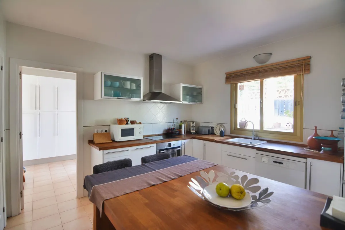 f2efb450-bdf2-4c73-b52e-61b43c8f45e4