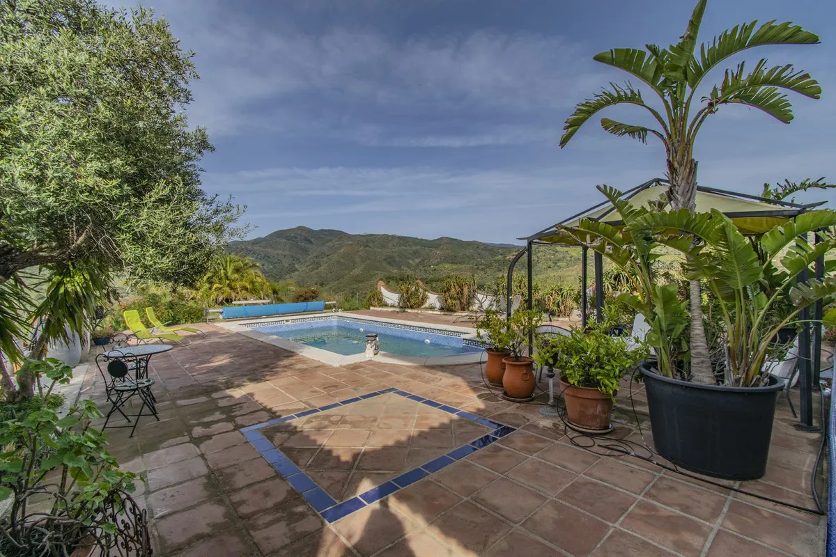 6ca7b5d2-9eb0-4f2c-a9b5-690dd1b1e9a3