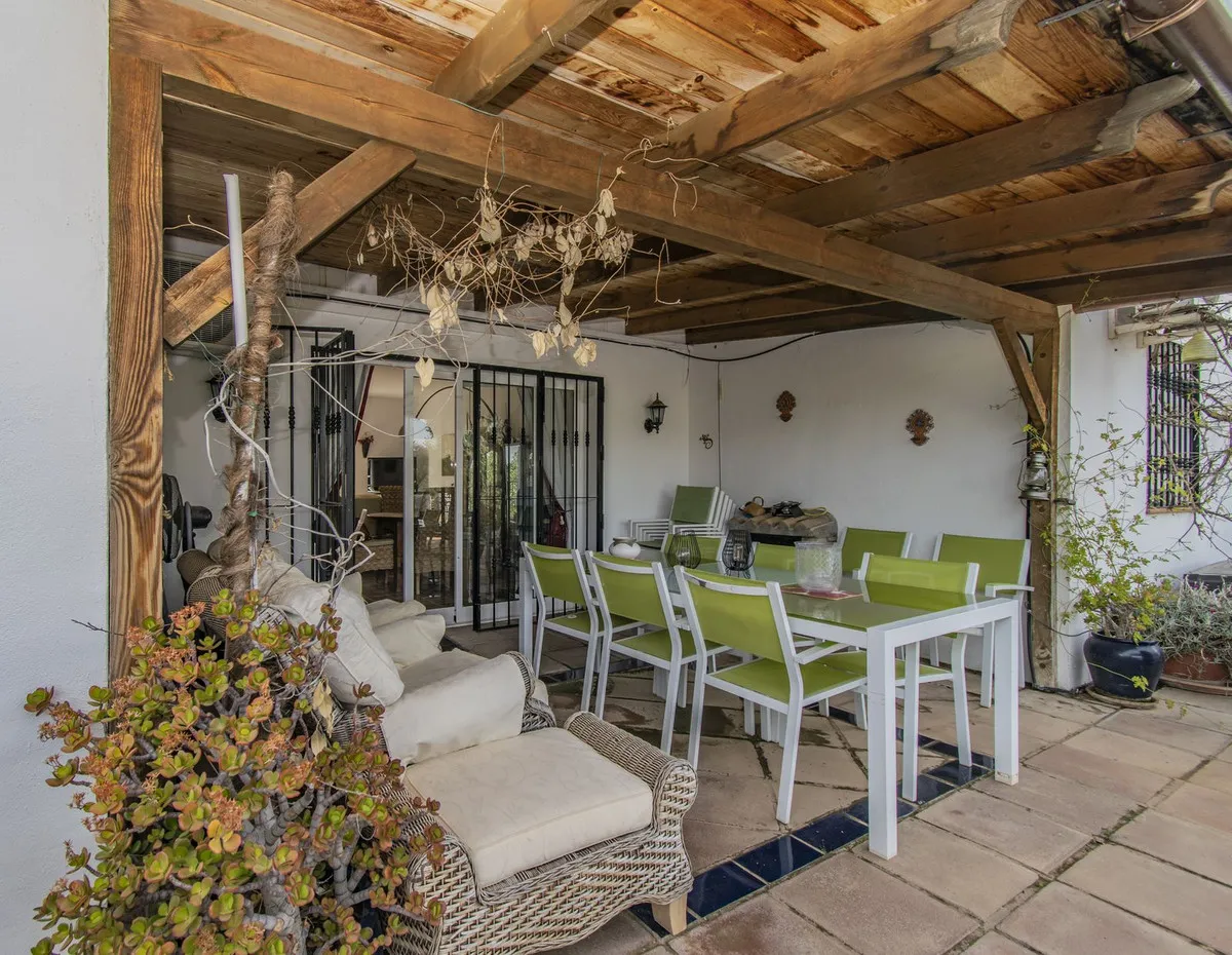 c6e7a4e3-65a4-4cb6-a4a0-b845d742e904