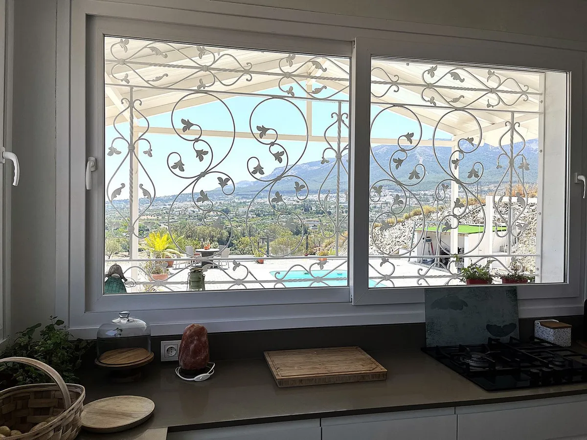 9ed972aa-0e54-4882-9a31-2126b94da083