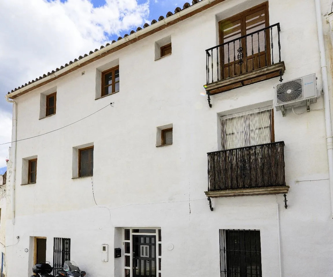 ba1da68c-3c55-4b0e-b22a-111c737ca99e