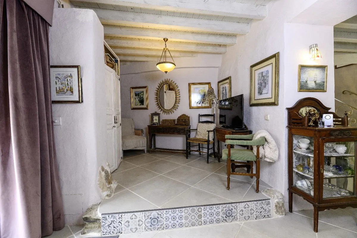 fa542dda-f115-40d1-a49b-b8c7d5a95e70