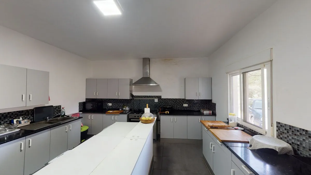 b528da69-5ec2-42f8-8203-f8f416653c2f