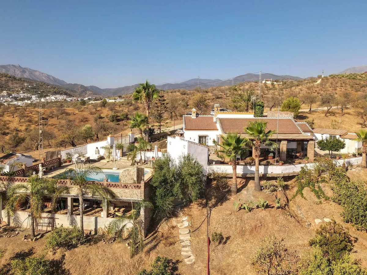 7ac43305-5cf2-48a6-954b-d386bda8d900