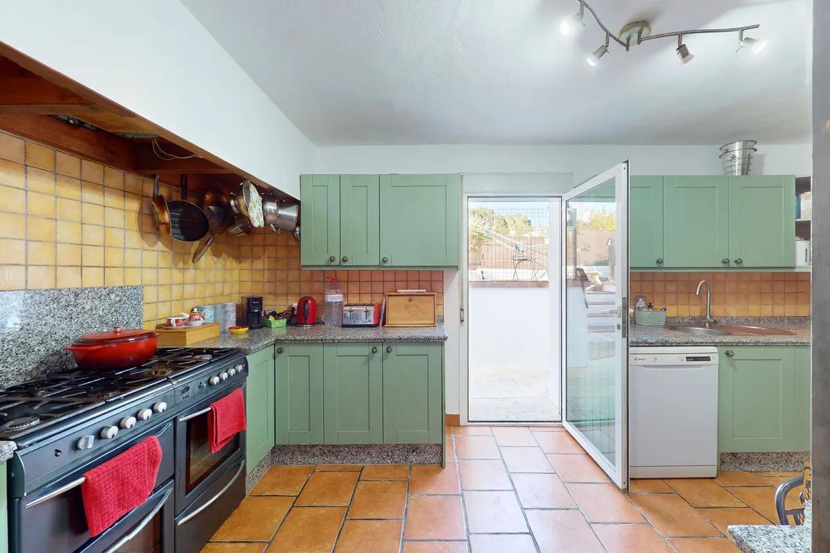 8c69580d-a9b8-4054-9ef1-c9d762319b32