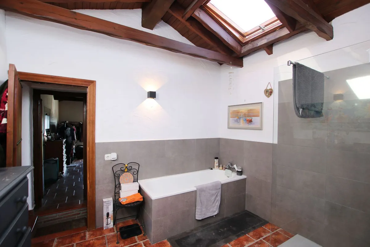 d5751966-0ea0-4e6c-a3fe-b74ffc9d5cdd