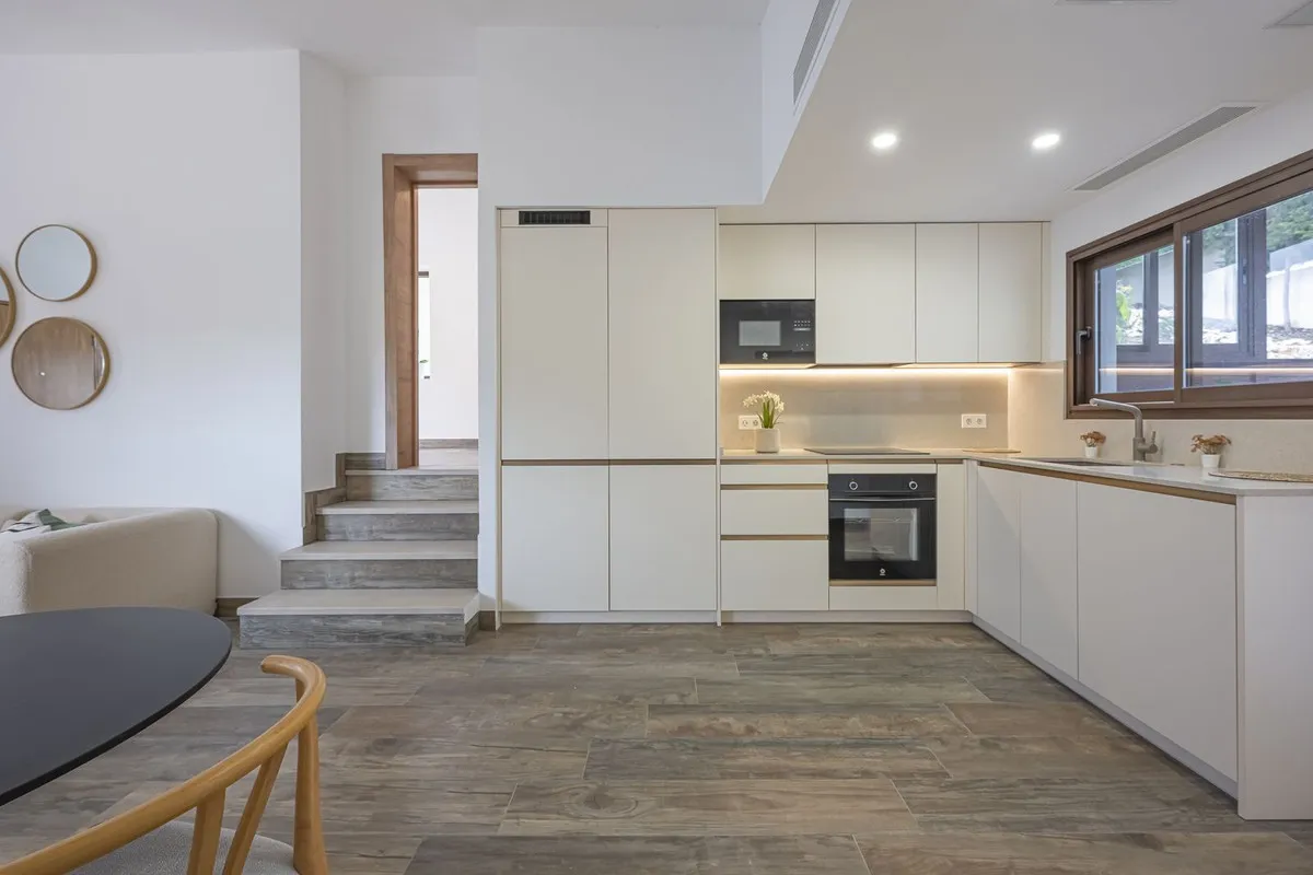 1aa10126-d1d9-4adf-aab0-b6a9f27b7aba