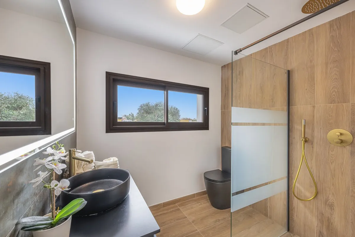 6d8391e9-d1bb-4fdb-b786-27dbf943871b